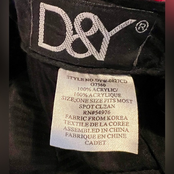 D&Y Red and White Patterned Cap - Picture 2 of 7